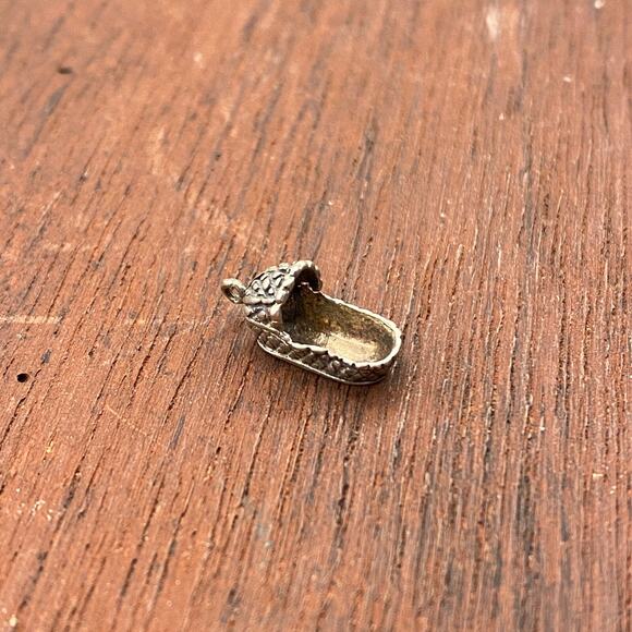 Vintage 925 Sterling Silver Baby Wicker Bassinet Moses Pendant Bracelet Charm - Picture 1 of 6